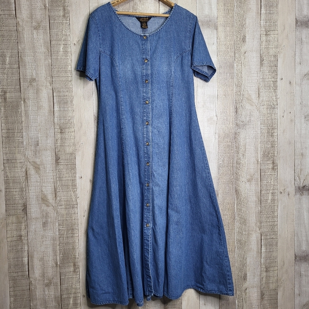 Eddie Bauer Vintage Blue Denim Button-Down Dress. Size Medium Petite. Cotton.